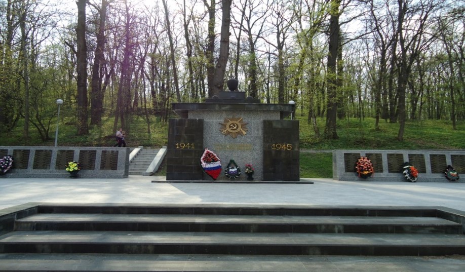 Братская могила № 13